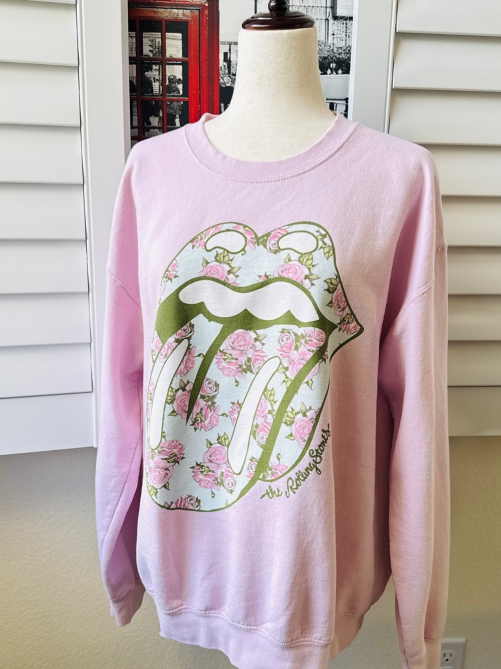 the Rolling Stones. Size M. Pink Floral Tongue Graphic Sweatshirt